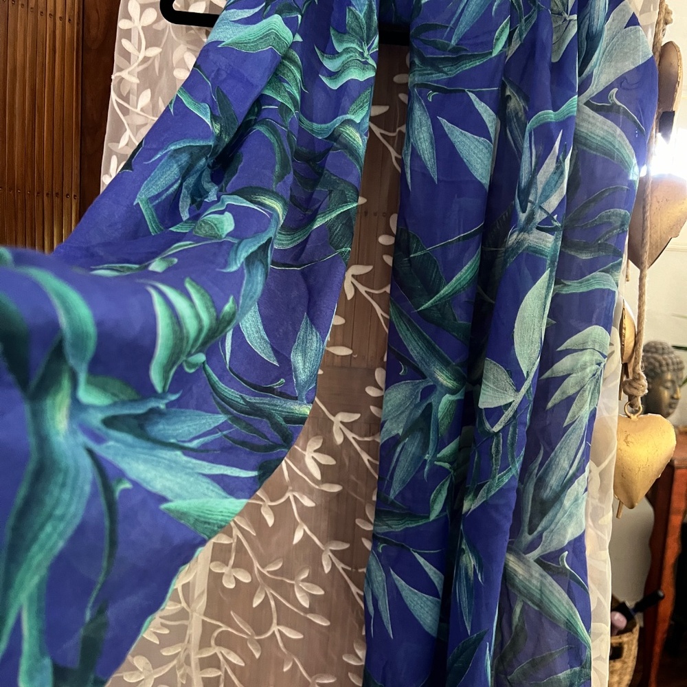 New 100% Italian Silk Gorgeous Scarf/wrap
